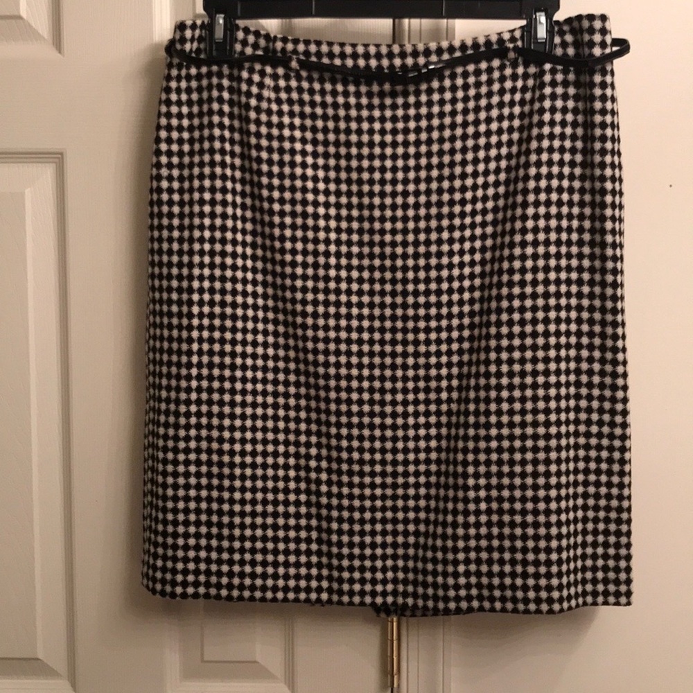 Nice skirt with patten belt